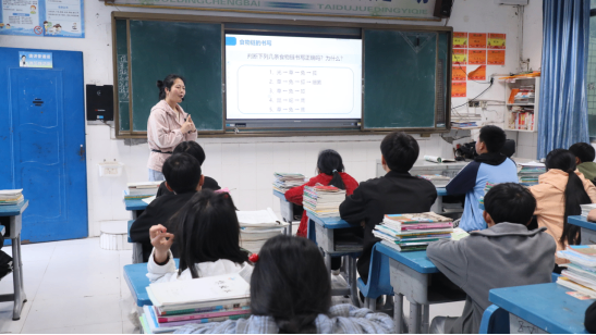 1_送教帮扶促提升  教学探讨共成长203.png