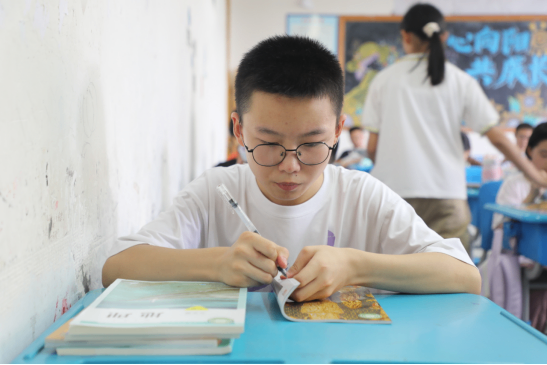 2025.9 开学新闻稿381.png