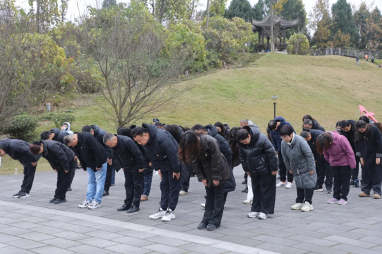 颂党恩忆先烈 践使命育新人--我校教师开展红色教育主题党日活动370.png
